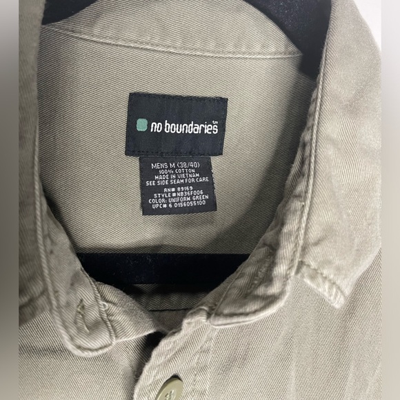 Men’s No Boundaries Collared Army Green Cutoff Shirt - Size Medium - Preloved - Picture 2 of 5